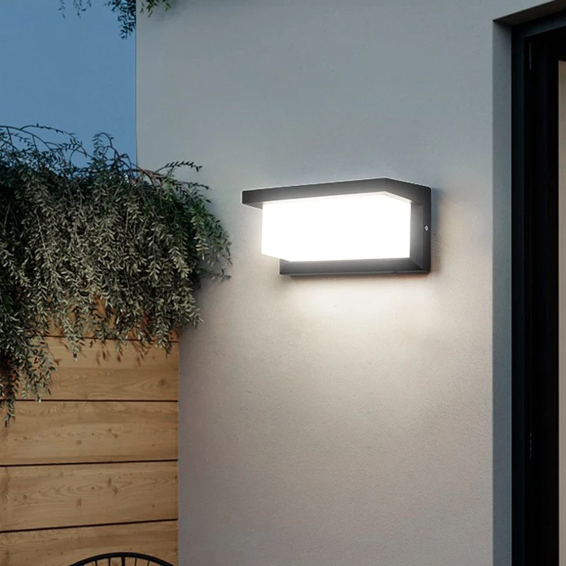 Соларна стенна лампа със студено бяло LED осветление | LumenLeaf