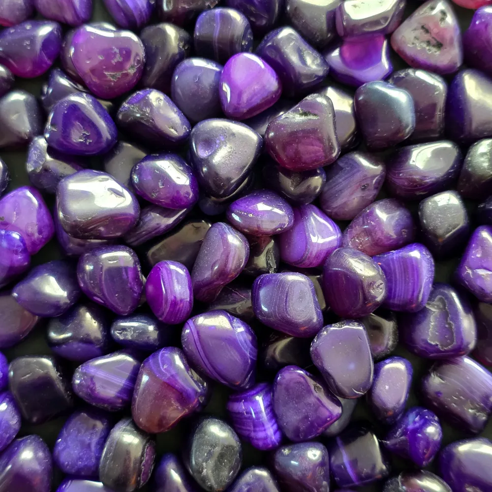 Агат лилав мъничък полирани камък