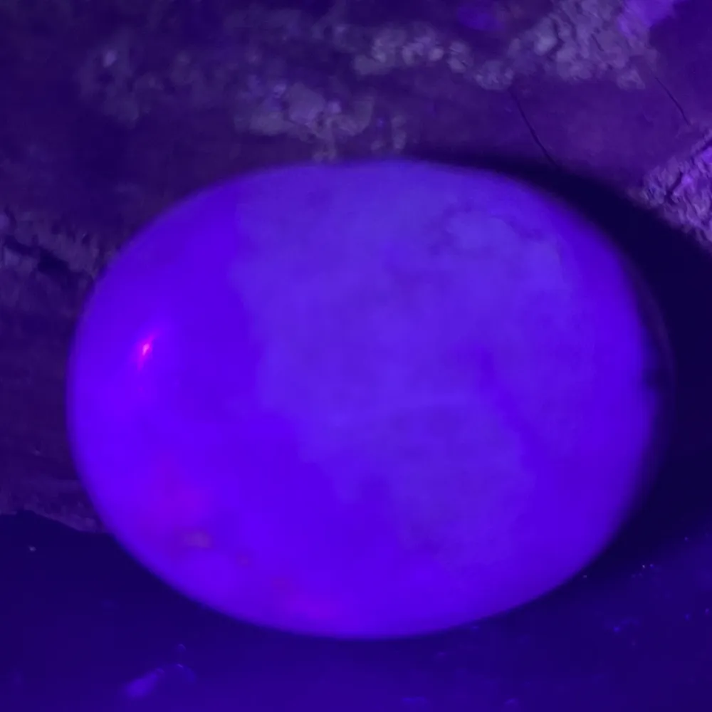 Hackmanit Purple UV реактивен палмстоун M4
