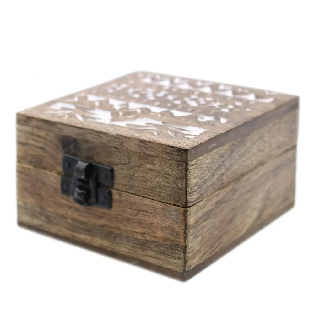Дървена кутия с бял варов ефект, славянски дизайн 10x10x6 cm