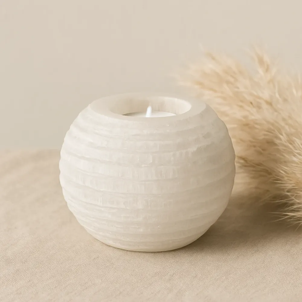 Кристален свещник от селенит Снежна топка 8 cm