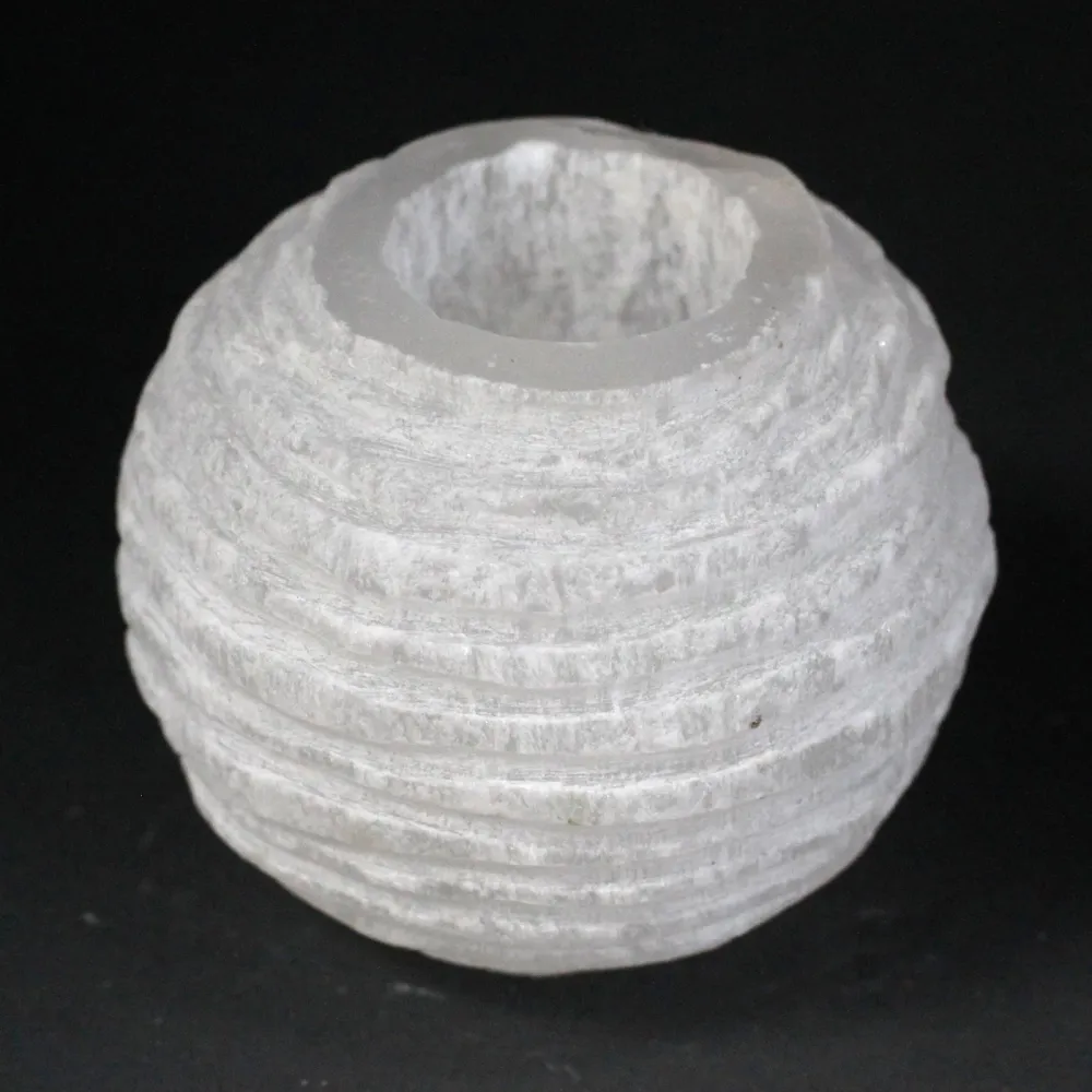 Кристален свещник от селенит Снежна топка 8 cm