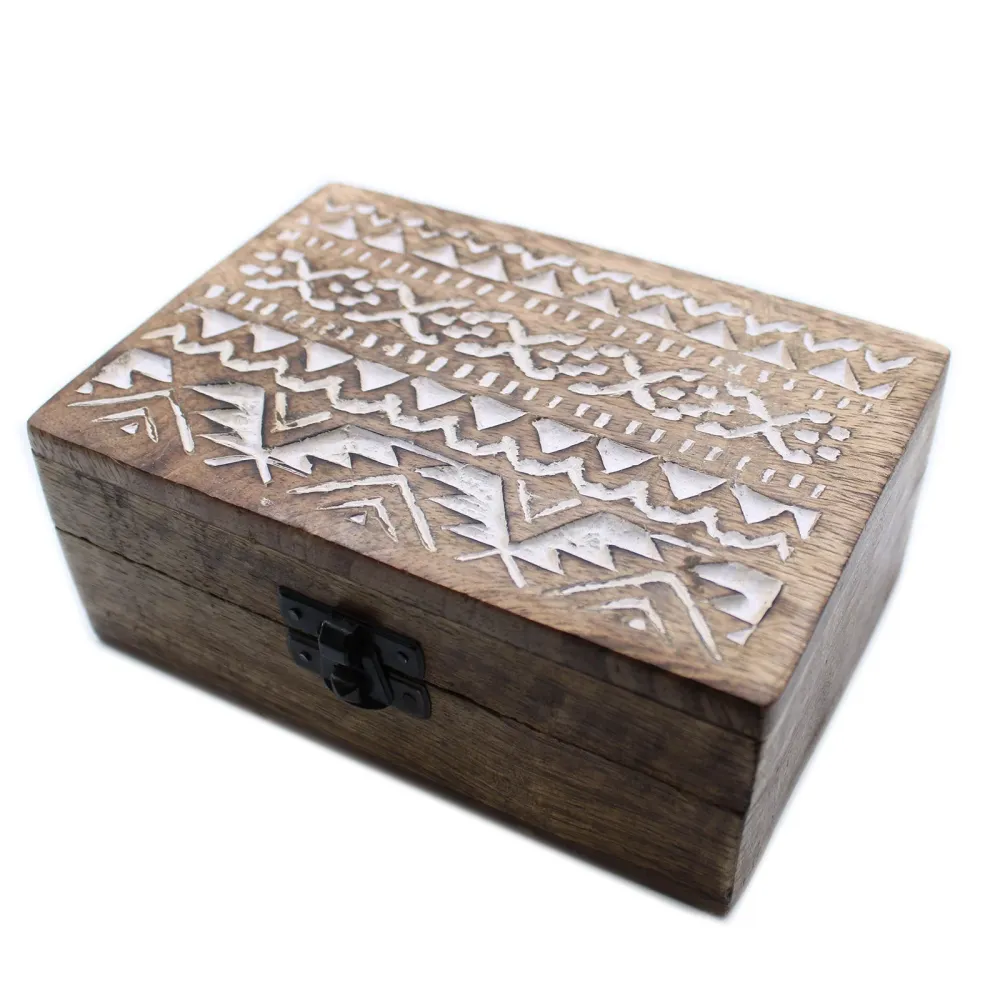 Дървена кутия с бял варов ефект, славянски дизайн 15x10x6 см
