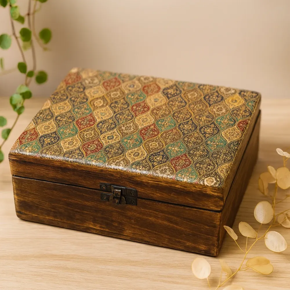 Керамична глазирана кутия от мангово дърво 20x15x7.5cm традиционен мотив