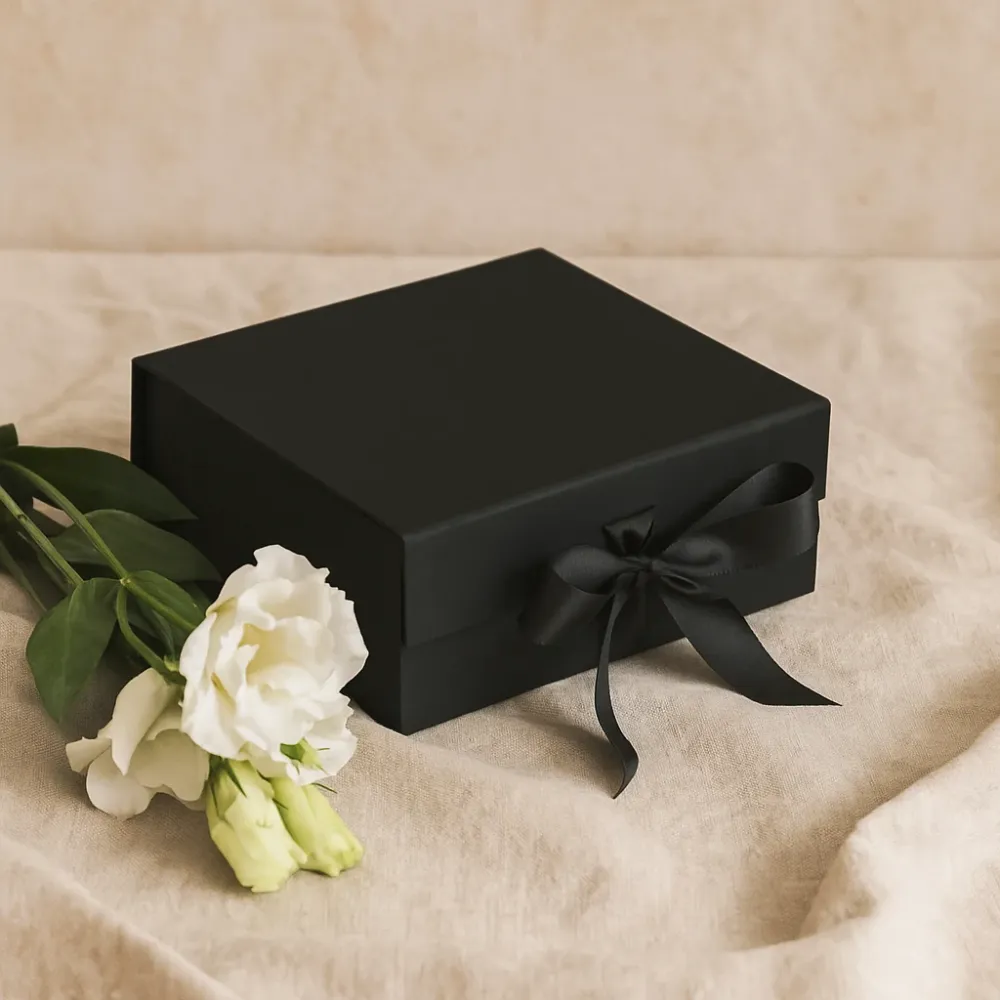 Подаръчна кутия плосък пакет среден черен 20x18.2x8cm