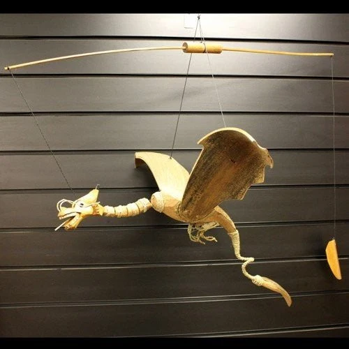 Дракон висящ мобилен голям естествен кокос 46cm