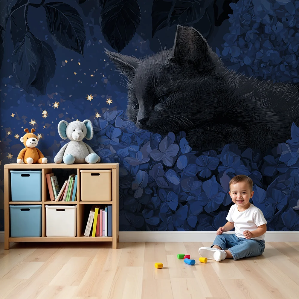 Kinderkamer behang | Rustige kitten tussen hortensia's onder een sterrenhemel