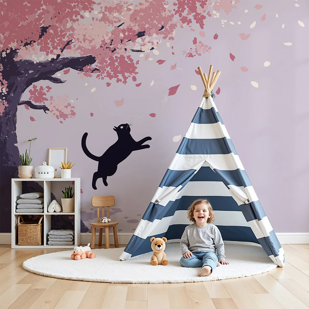 Kinderzimmer Tapete | Schwarze Katze spielt unter einer blühenden Kirschblüte
