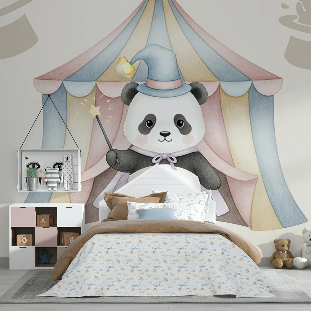 Kinderzimmer Tapete | Zaubernder Panda einem märchenhaften Zirkus