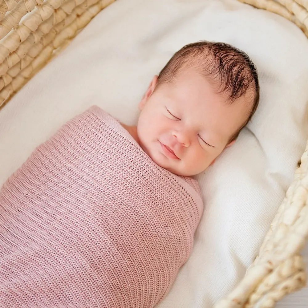 LullaLove олекотено бамбуково одеяло за увиване мъгла 90x90 cm прахово розово