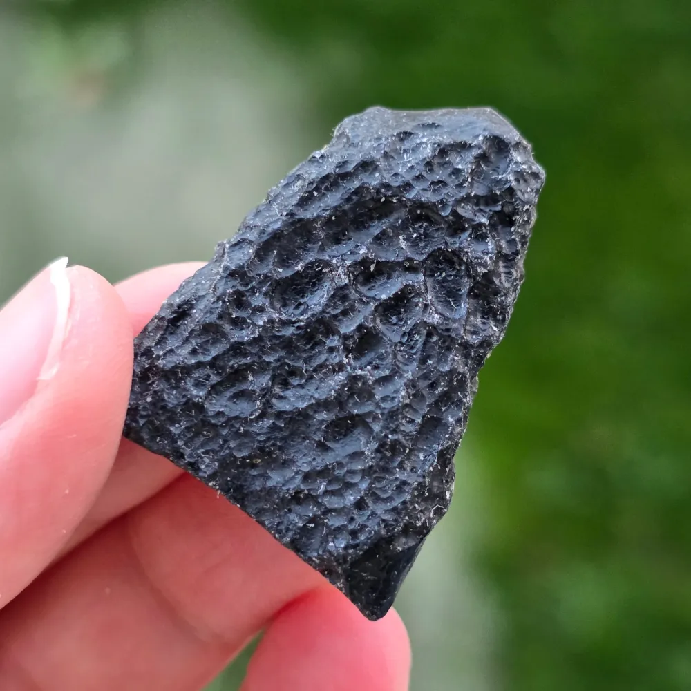 Черна тектита, метеорит суров камък, тектит m12