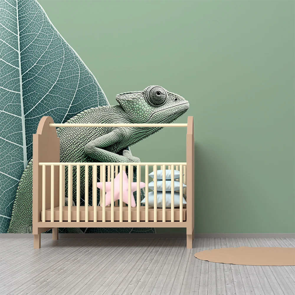 Papel de parede crianç | Camaleão verde em um fundo de folhas delicadas