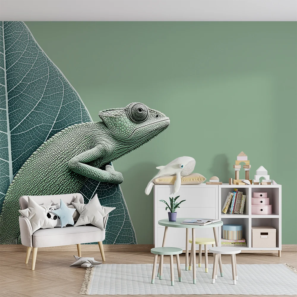 Papel de parede crianç | Camaleão verde em um fundo de folhas delicadas