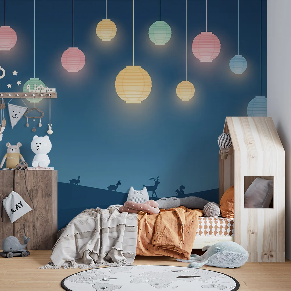 Papel de parede crianç | Coloridas lanternas e animais noturnos sob um céu estrelado