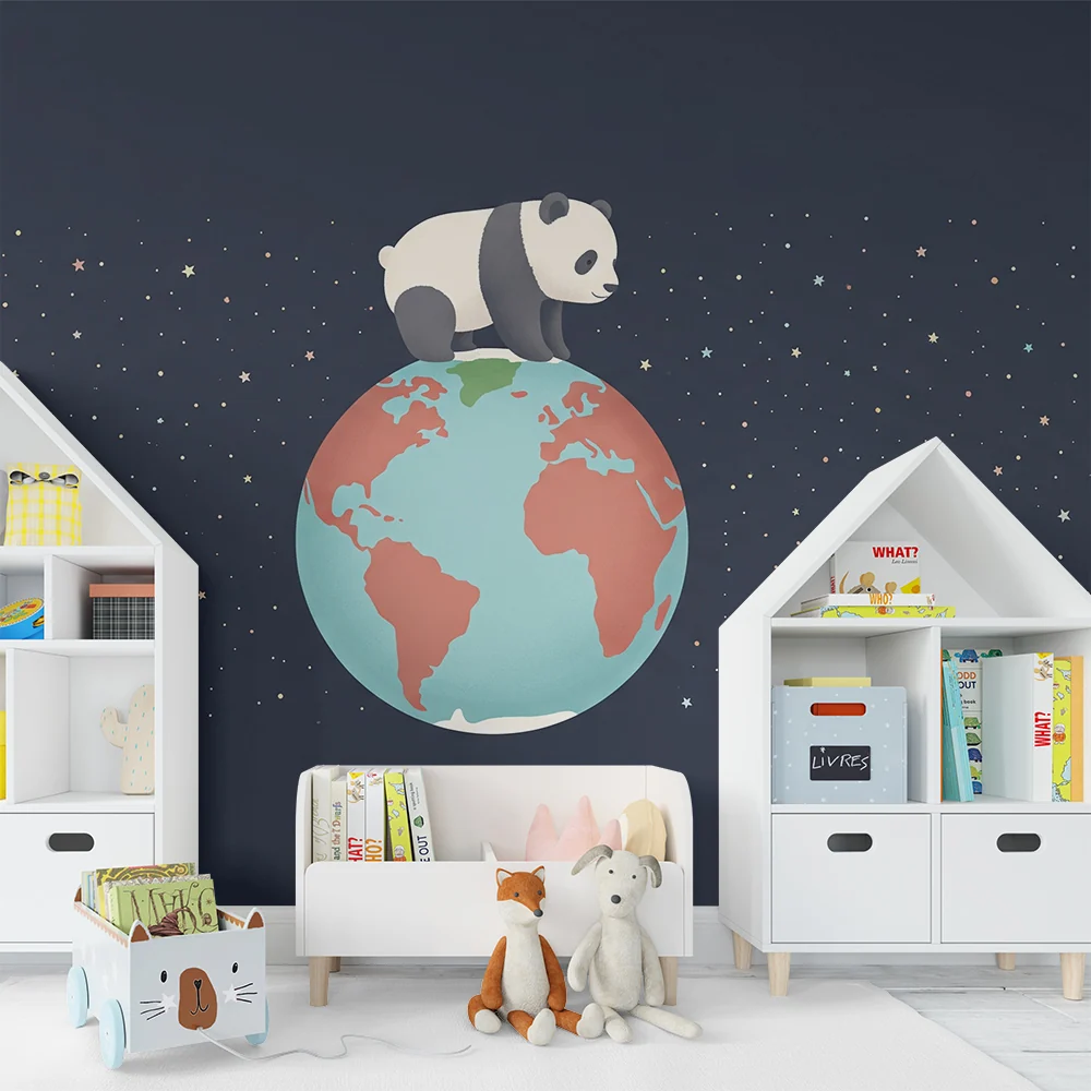 Papel de parede crianç | Fofo panda na Terra com estrelas brilhantes
