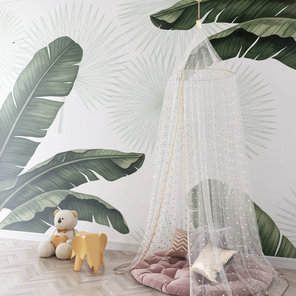 Papel de parede crianç | Folhas tropicais luxuriantes em fundo claro
