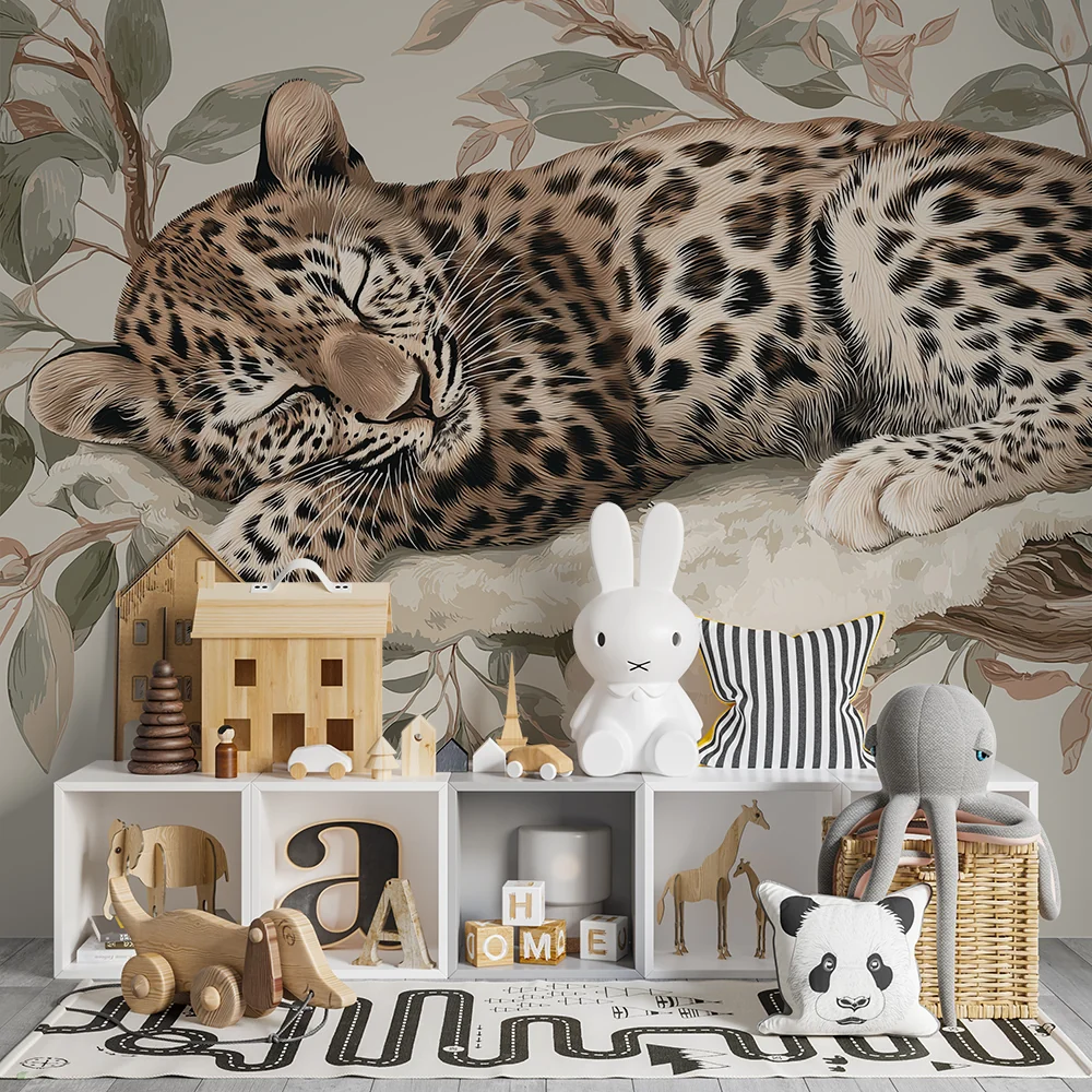 Papel de parede crianç | Leopardo tranquilo em uma cama de folhagem