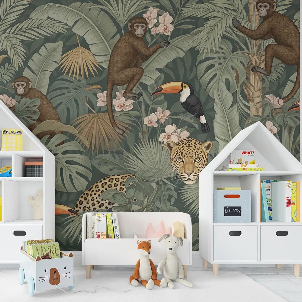 Papel de parede crianç | Luxuriante selva com macacos, tucanos e leopardos