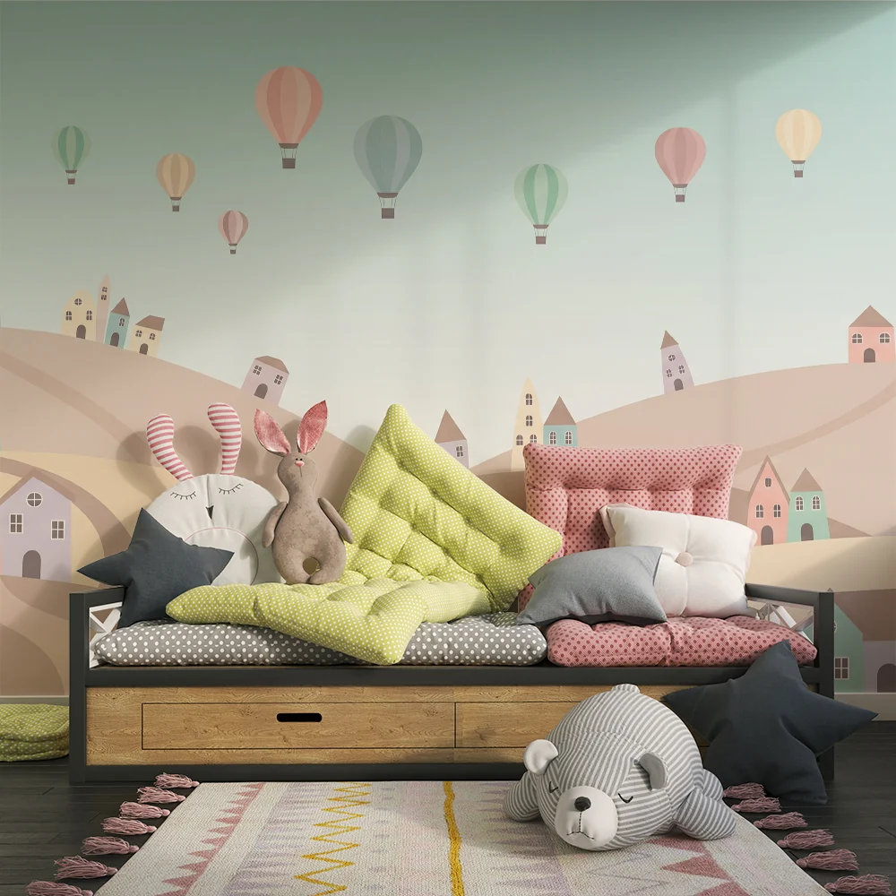 Papel de parede crianç | Paisagem de colinas pastel com casas e balões de ar quente