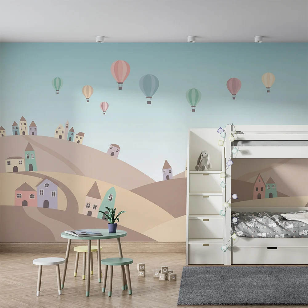 Papel de parede crianç | Paisagem de colinas pastel com casas e balões de ar quente