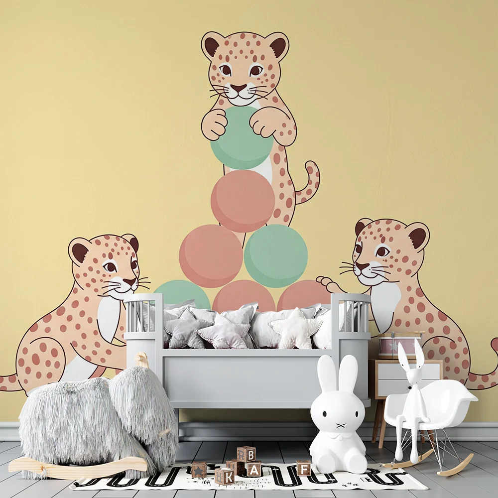 Papel de parede crianç | Pequenos leopardos brincar com bolas coloridas