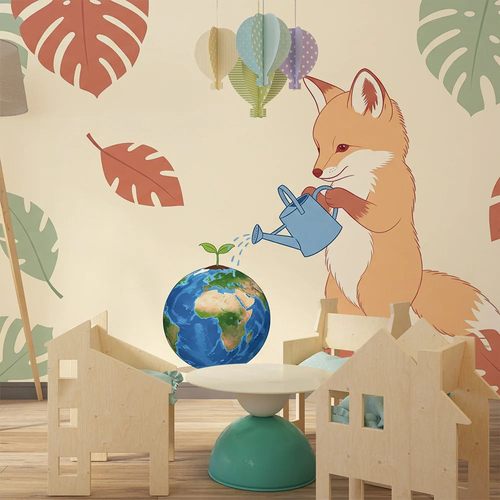 Papel de parede crianç | Raposa regando o planeta com folhas tropicais