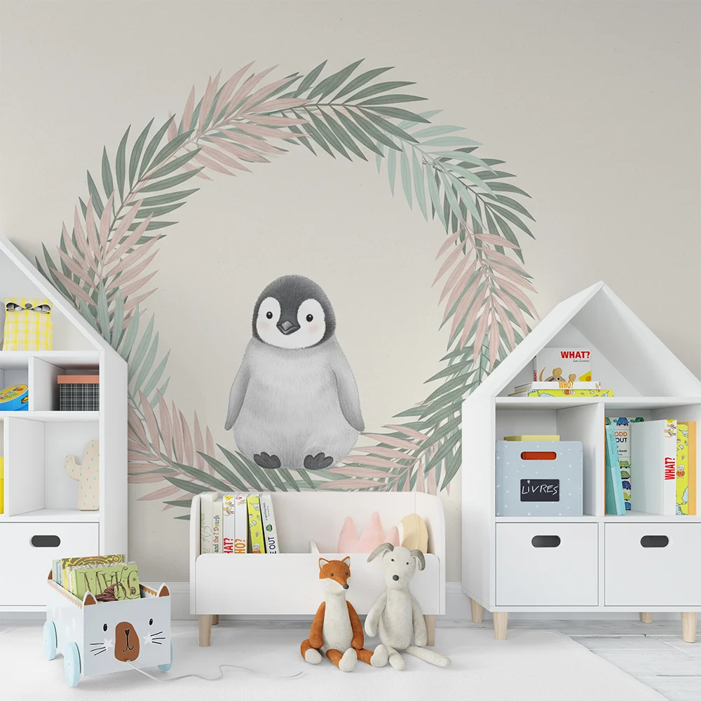 Papel de parede quarto bebê | Симпатичен пингвин, заобиколен от листа
