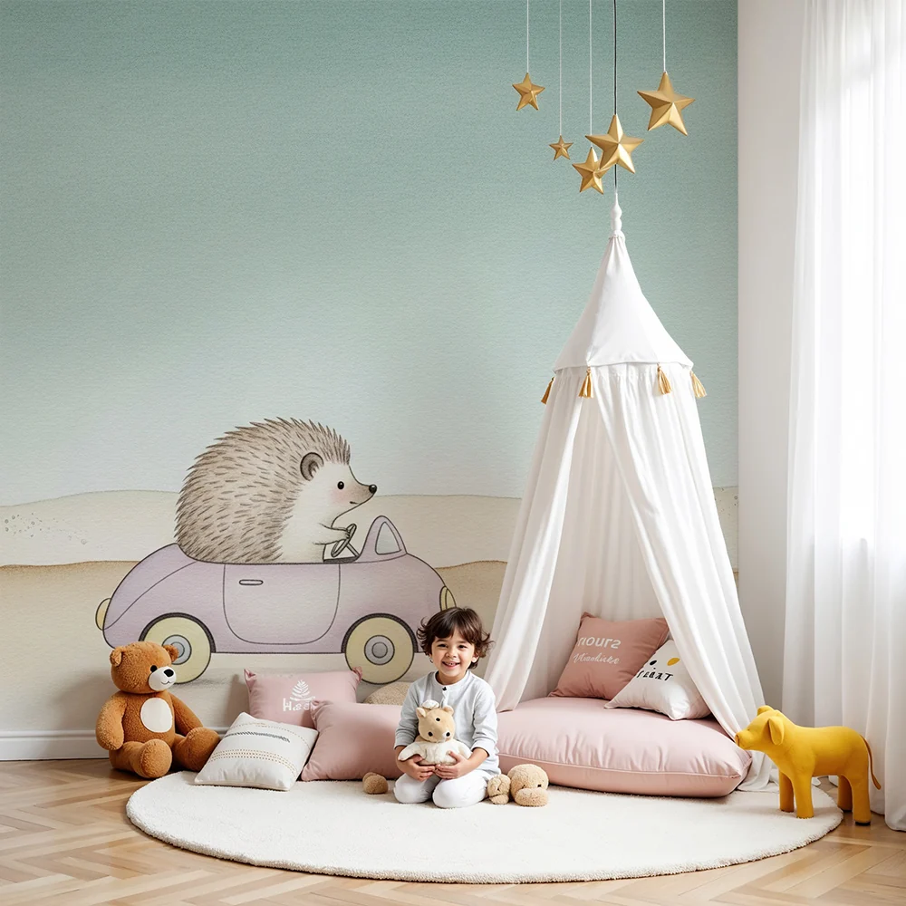 Papel de parede quarto bebê | Bonito ouriço em um carro