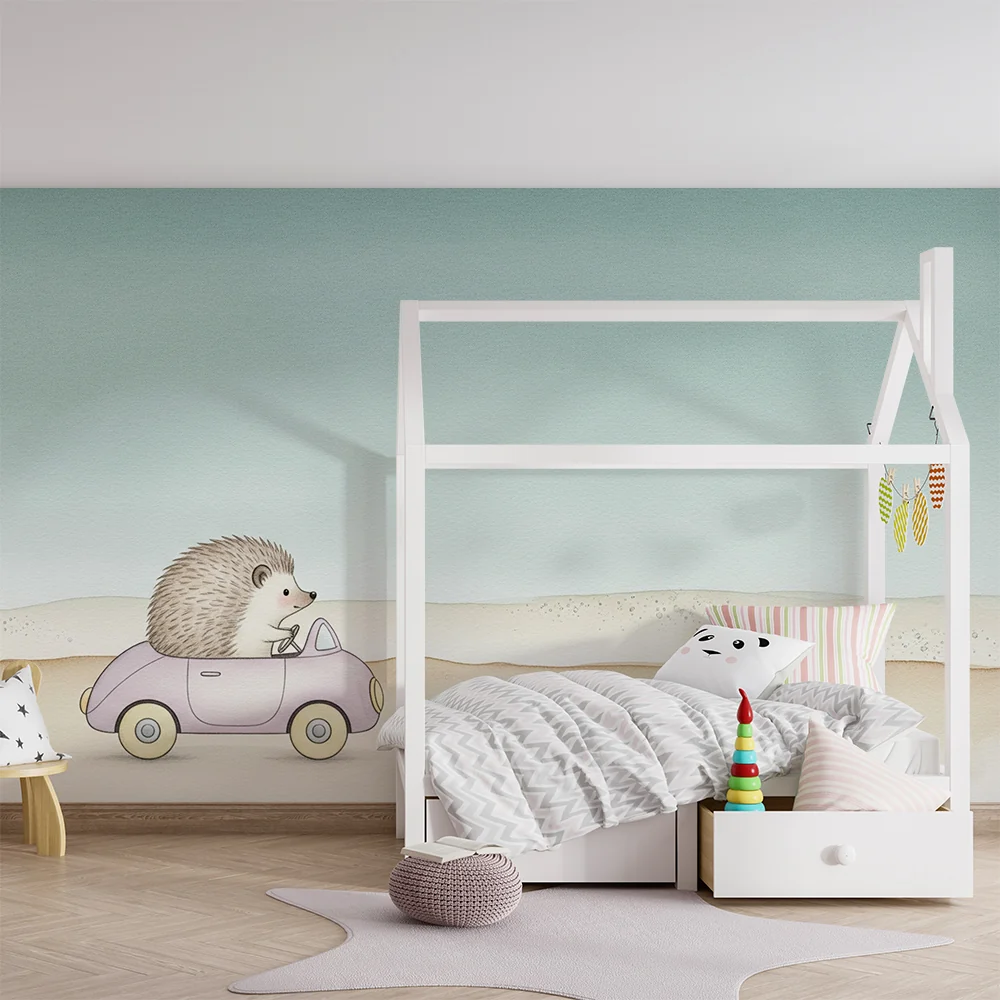 Papel de parede quarto bebê | Bonito ouriço em um carro