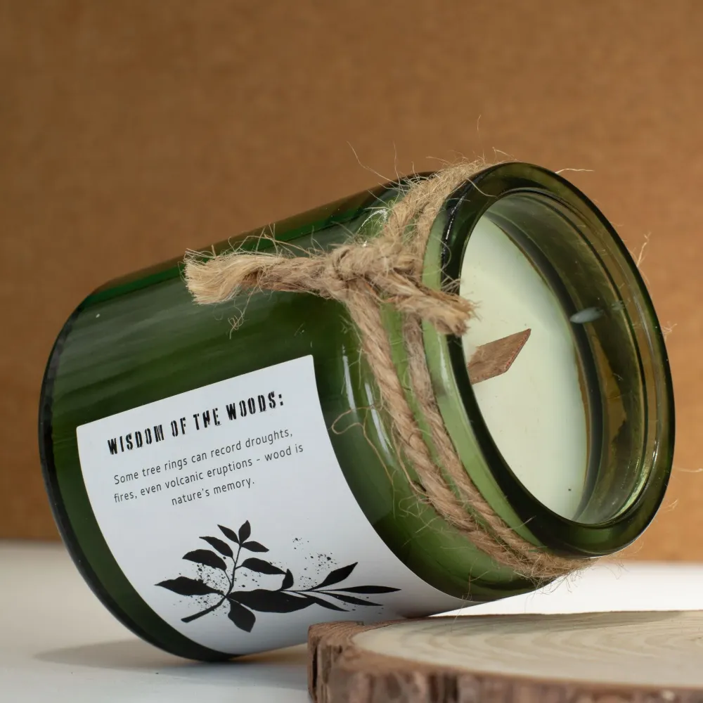 Зелен човек Woodwick соева свещ – градински чай и мента